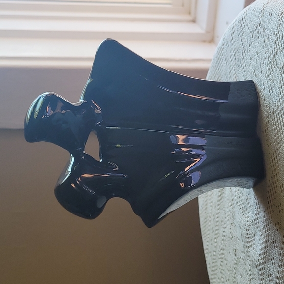 The Kiss Sculpture - Picture 3 of 7